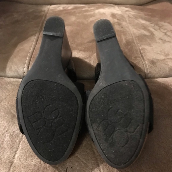 Shoes - Picture 4 of 5